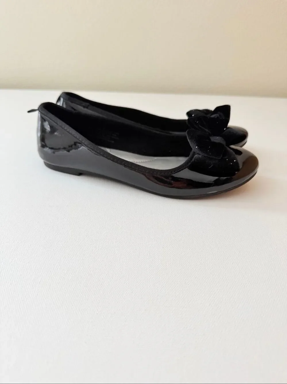 Cat & Jack Kids' Ashlyn Ballet Flats Black size 4